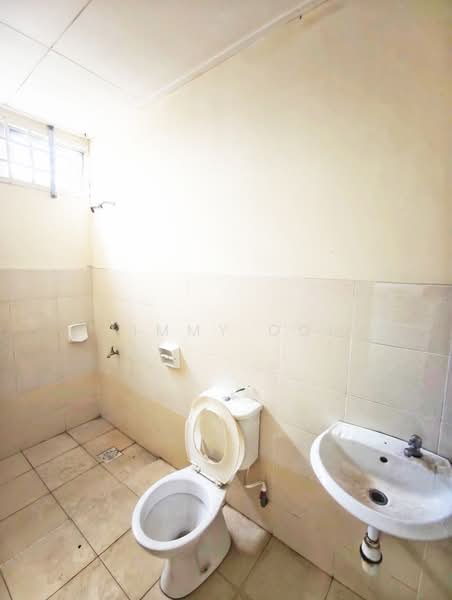 Shop / Office for Rent in Taman Daya (Johor Bahru) - Jimmy Ooi - Bathroom - PropertyGuru.com.my