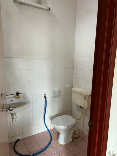2-storey Terraced House for Sale in Bandar Putra Permai (Seri Kembangan) - Tommy Wong - Bathroom - PropertyGuru.com.my