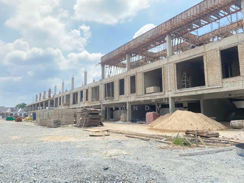 Untuk Dijual - Townhouse di Parit Buntar, Perak
