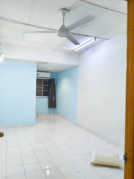 2-storey Terraced House for Rent in Bandar Bukit Tinggi (Klang) - Jessie Koh - Living Room - PropertyGuru.com.my