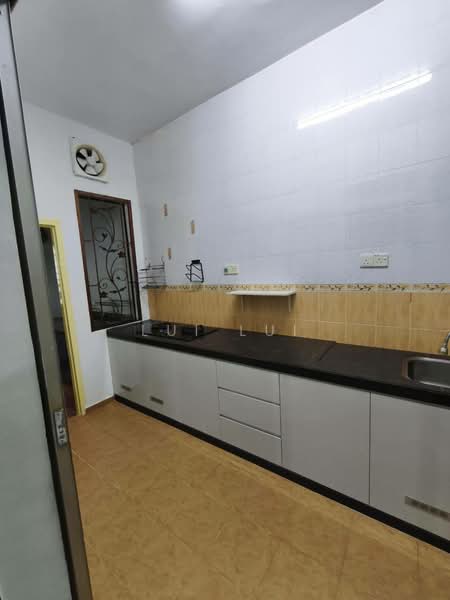 Cluster House for Rent in Taman Austin Heights (Tebrau) - Lui Lui - Kitchen - PropertyGuru.com.my