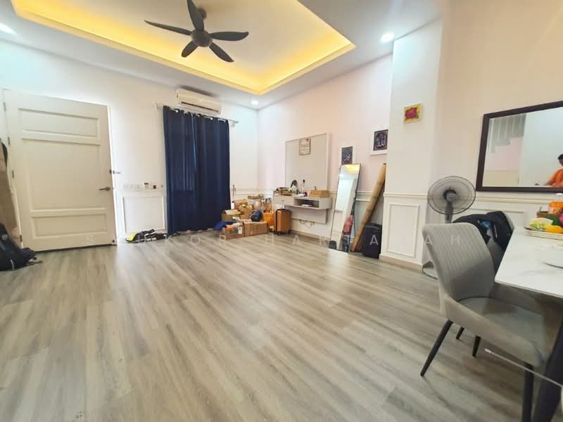 2-storey Terraced House for Sale in Puncak Alam (Selangor) - Syukor Hartanah - Living Room - PropertyGuru.com.my