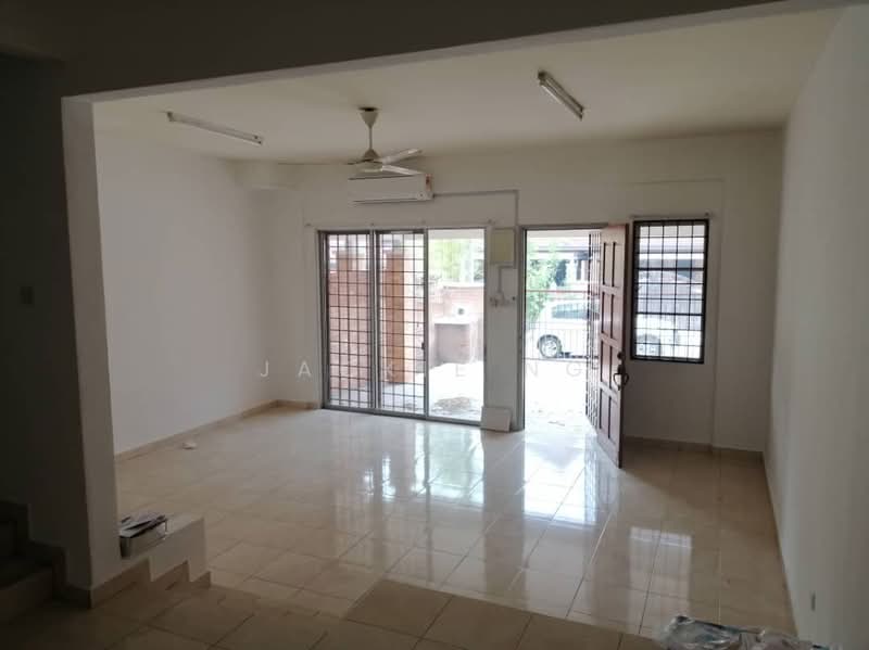 Rumah Teres untuk Dijual di Sungai Long (Bandar Sungai Long) - Jackie Ng - Living Room - PropertyGuru.com.my