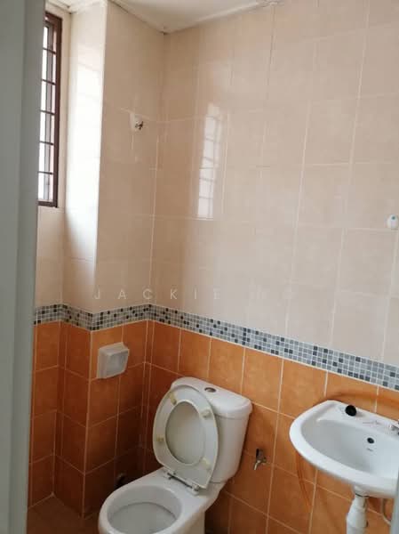Rumah Teres untuk Dijual di Sungai Long (Bandar Sungai Long) - Jackie Ng - Bathroom - PropertyGuru.com.my