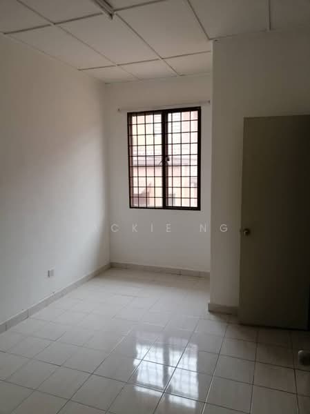 Rumah Teres untuk Dijual di Sungai Long (Bandar Sungai Long) - Jackie Ng - Bedroom-2 - PropertyGuru.com.my
