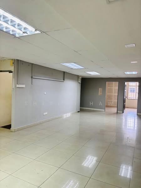 Shop / Office for Rent in Taman Molek (Johor Bahru) - Shirley Haw - Interior - PropertyGuru.com.my