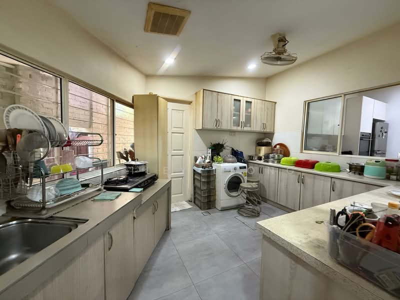 Kampung Tunku untuk Untuk Dijual - RM 5,500,000, Feb 2026 - Kitchen - PropertyGuru.com.my