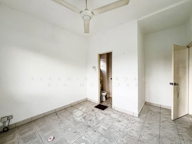 Apartment for Sale at Apartment Alunan Bayu - Akramin Firdaus Bin Mokhtar - Bathroom - PropertyGuru.com.my