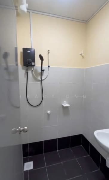 Pangsapuri Flora Indah untuk Untuk Disewa - RM 1,300 /bulan, Mac 2026 - Bathroom - PropertyGuru.com.my