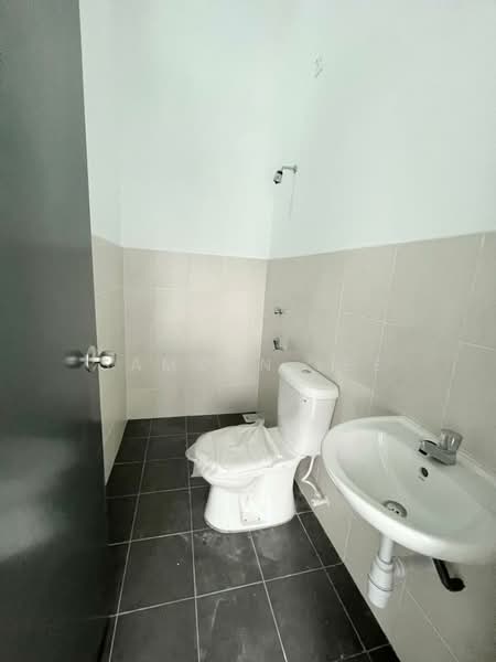 2-storey Terraced House for Sale in Taman Scientex Rawang (Rawang) - Samson Lee - Bathroom - PropertyGuru.com.my