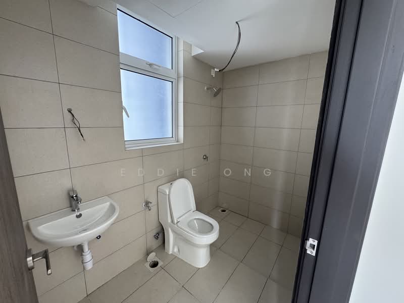 Service Residence for Sale at Vista Tiara (MBW Bay) - Eddie Ong - Bathroom - PropertyGuru.com.my
