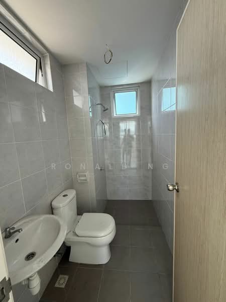 Kondominium untuk Dijual di i-Santorini - Ronald Ng - Bathroom - PropertyGuru.com.my