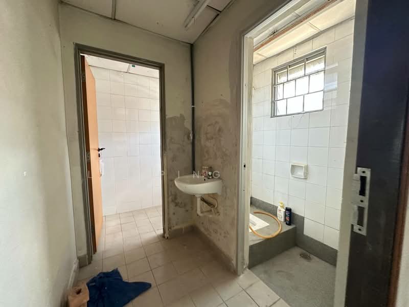 Office for Rent in Johor Bahru (Johor) - Lau Ping Ting - Bathroom - PropertyGuru.com.my
