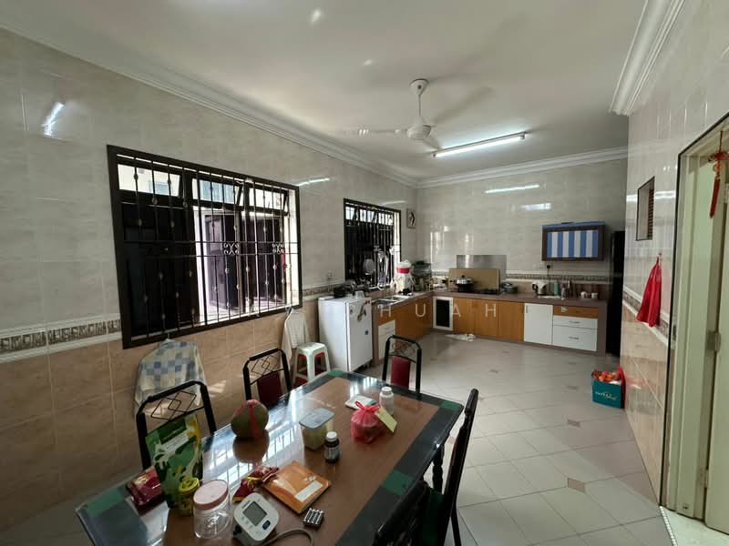 2-storey Terraced House for Sale in Johor Bahru (Johor) - May Chuah - Kitchen - PropertyGuru.com.my