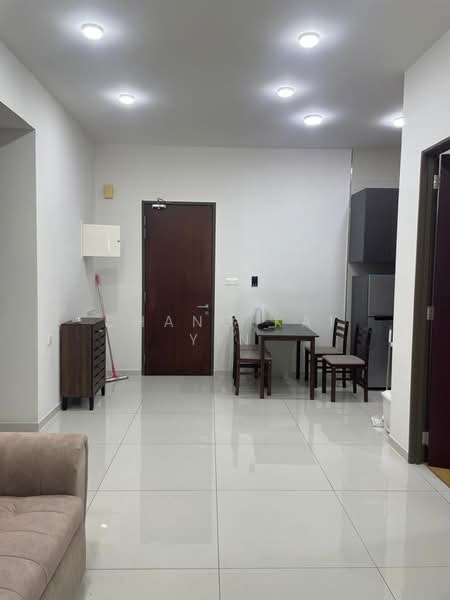 Kings Bay @ Country Garden Danga Bay untuk Untuk Disewa - RM 2,000 /bulan, Mac 2026 - Living Room - PropertyGuru.com.my