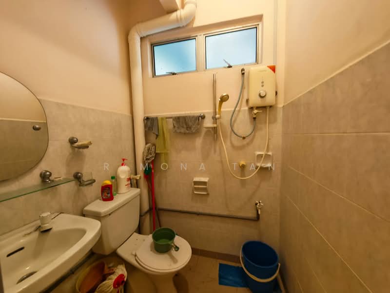 Apartment for Sale at Pangsapuri Mata Kuching - Ramona Tan - Bathroom - PropertyGuru.com.my