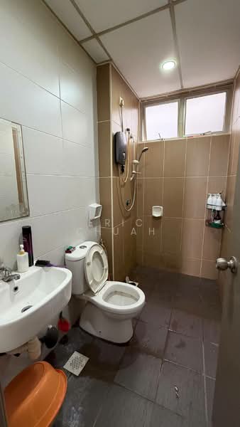 Service Residence for Sale at Larkin Heights - Eric Chuah - Bathroom - PropertyGuru.com.my