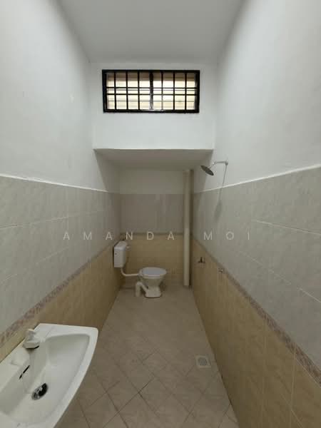 1.5-storey Terraced House for Sale in Taman Pulai Utama (Skudai) - Amanda Moi - Bathroom - PropertyGuru.com.my