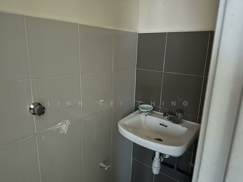Terrace Factory for Rent in Taman Kota Syahbandar (Melaka City) - Linn Sei Ching - Bathroom - PropertyGuru.com.my