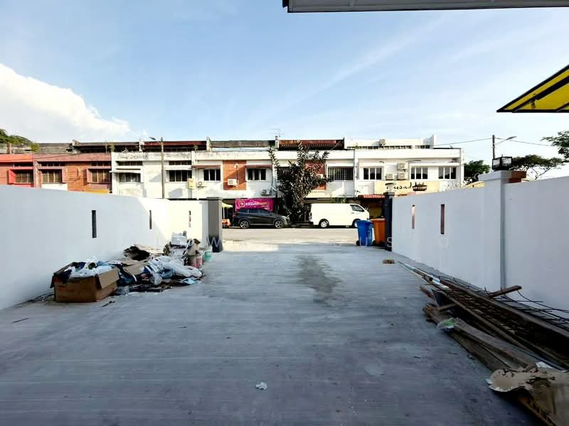 Renovated Double Storey House Seksyen 4 Shah Alam untuk Untuk Dijual - RM 688,888, Feb 2026 - Exterior - PropertyGuru.com.my