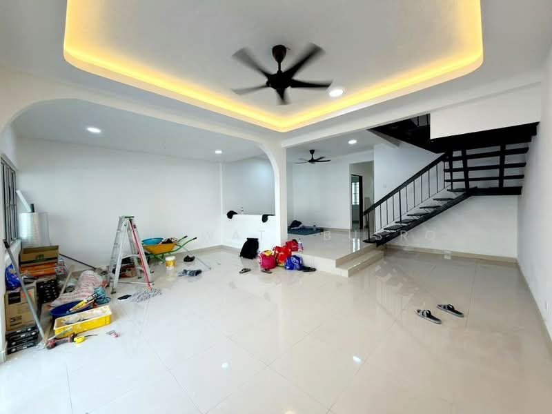 Renovated Double Storey House Seksyen 4 Shah Alam untuk Untuk Dijual - RM 688,888, Feb 2026 - Living Room - PropertyGuru.com.my