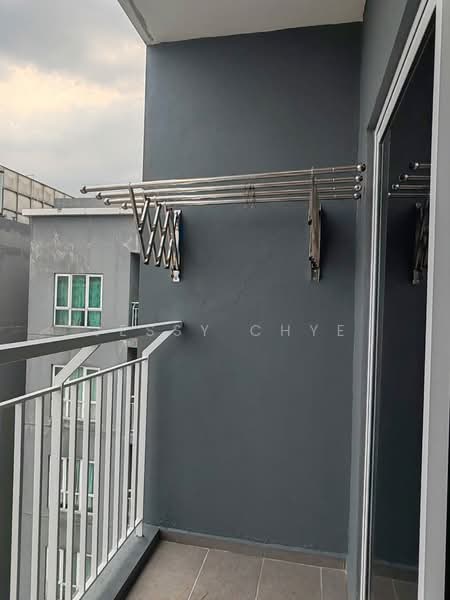 Kondominium untuk Disewa di The Holmes 1 - Jessy Chye - Balcony - PropertyGuru.com.my