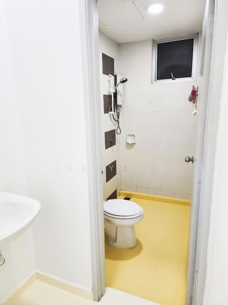 Condominium for Rent at The Golden Triangle Condominium - Jerry Tan - Bathroom - PropertyGuru.com.my
