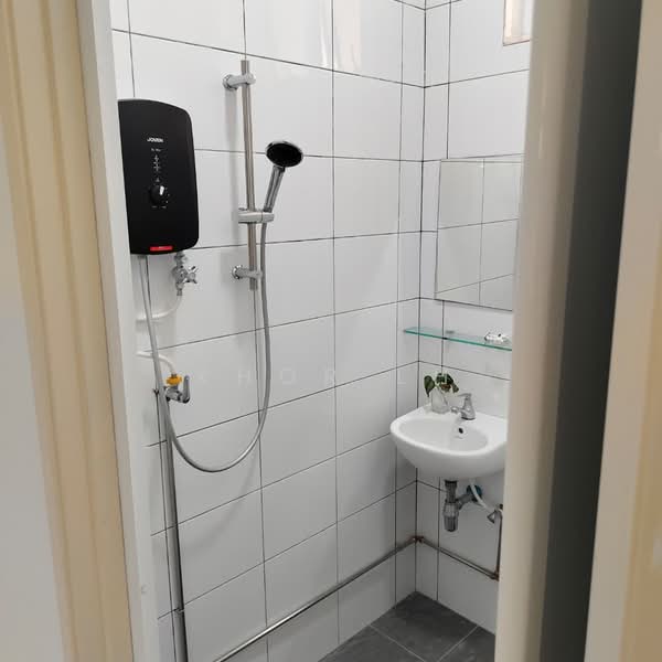 Taman Jubilee Phase 5 untuk Untuk Disewa - RM 1,200 /bulan, Feb 2026 - Bathroom - PropertyGuru.com.my