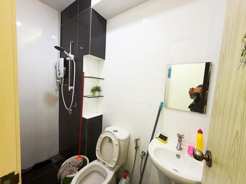 Kondominium untuk Disewa di The Clovers - Jerry Tan - Bathroom - PropertyGuru.com.my