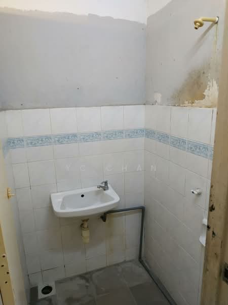 Flat for Sale at Sri Begonia - YC Chan - Bathroom - PropertyGuru.com.my