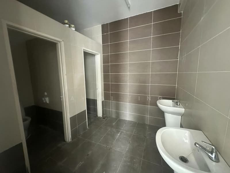 Kilang untuk Disewa di Eco Business Park 1 (Johor Bahru) - Tay Ai Ting - Bathroom - PropertyGuru.com.my