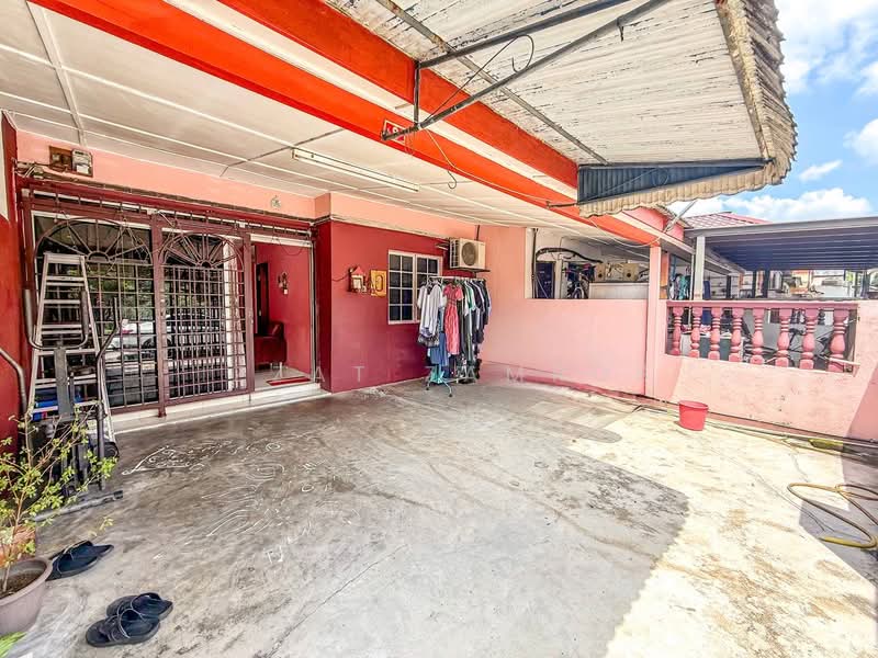 1-storey Terraced House for Sale in Taman Mawar (Bandar Kinrara) - Izzat Zamros - Exterior - PropertyGuru.com.my