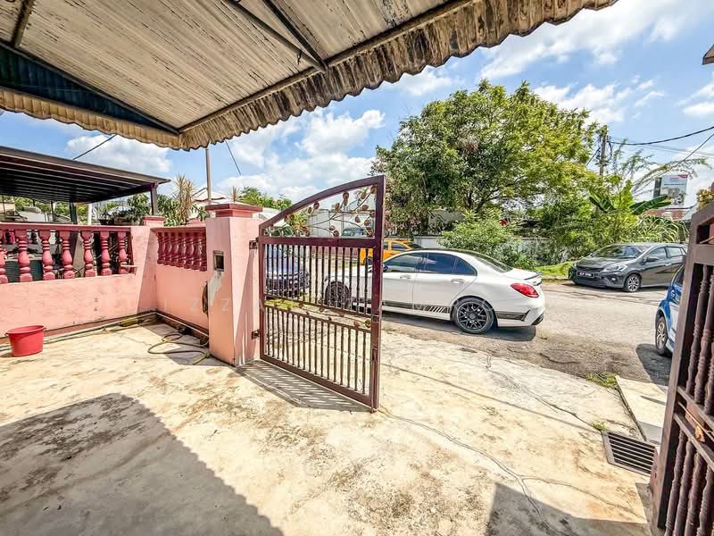 1-storey Terraced House for Sale in Taman Mawar (Bandar Kinrara) - Izzat Zamros - Exterior - PropertyGuru.com.my