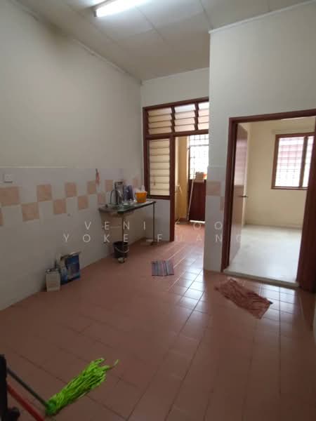 1-storey Terraced House for Rent in Bukit Raja (Selangor) - Veni Foo Yoke Fuang - Kitchen - PropertyGuru.com.my