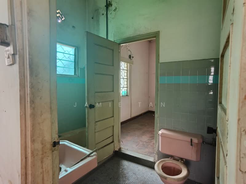 Bungalow for Rent in Taman Stulang Laut (Johor Bahru) - Jamie Tan - Bathroom - PropertyGuru.com.my