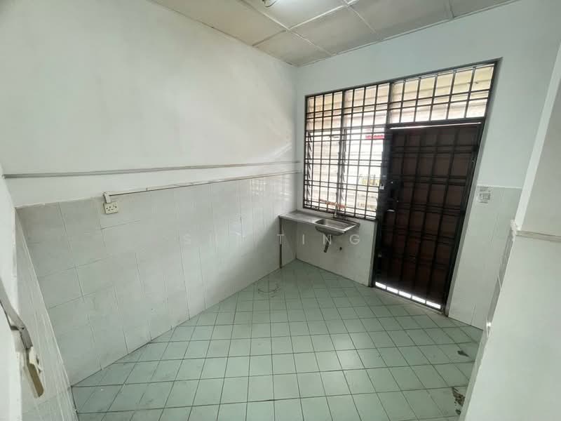 1-storey Terraced House for Sale in Bukit Indah (Iskandar Puteri (Nusajaya)) - Shi Ting - Kitchen - PropertyGuru.com.my