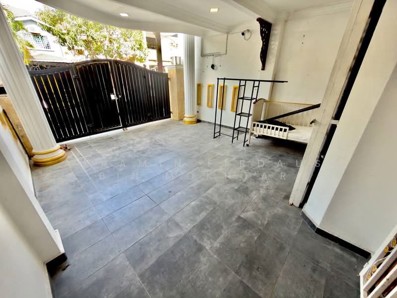 Terraced House for Sale in Bandar Tasik Puteri (Rawang) - Akramin Firdaus Bin Mokhtar - Car Park - PropertyGuru.com.my