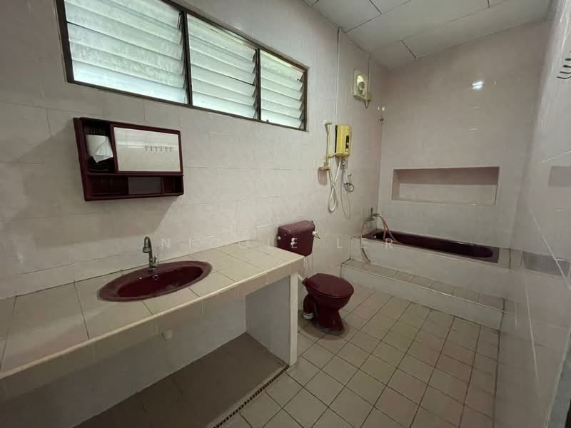 Bungalow for Sale in Klang (Selangor) - Nicole Ler - Bathroom - PropertyGuru.com.my