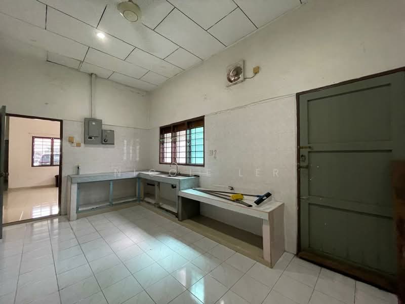 Bungalow for Sale in Klang (Selangor) - Nicole Ler - Kitchen - PropertyGuru.com.my