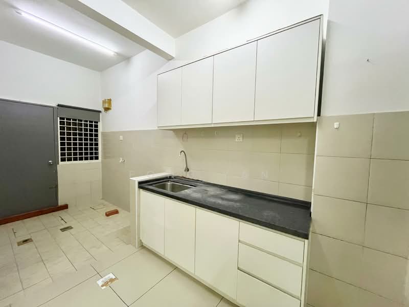 2-storey Terraced House for Sale in Setia Alam (Selangor) - Fong Yan - Kitchen - PropertyGuru.com.my