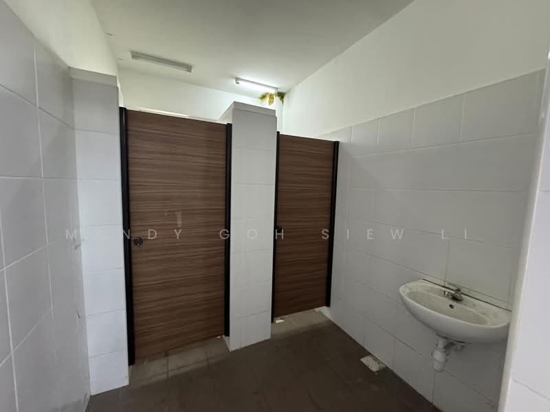 Factory for Rent in Ulu Tiram (Johor) - Mandy Goh Siew Li - Bathroom - PropertyGuru.com.my