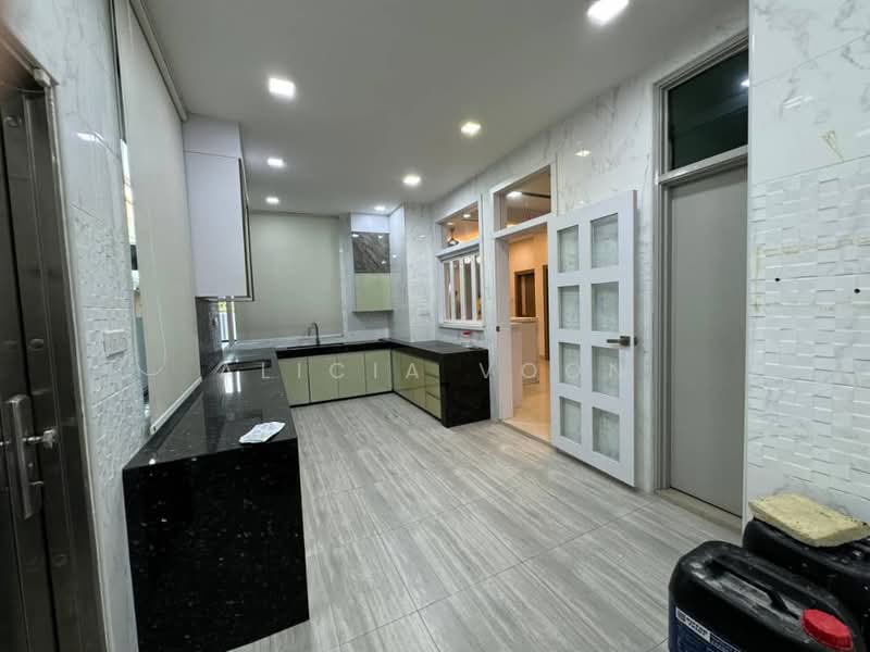 Cluster House for Sale in Taman Gaya (Ulu Tiram) - Alicia Voon - Kitchen - PropertyGuru.com.my