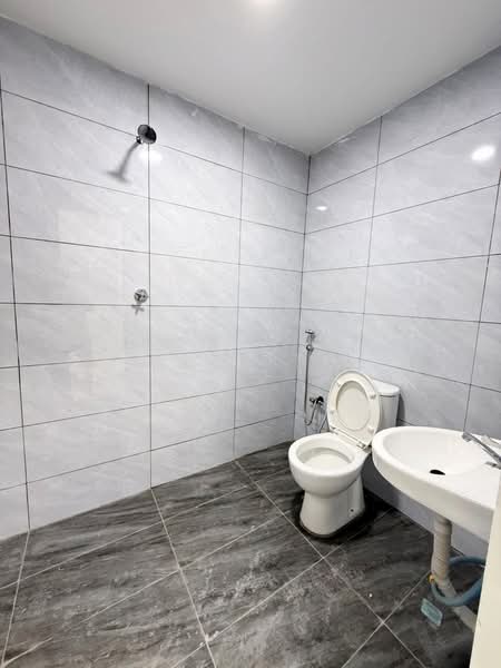 Taman Ungku Tun Aminah untuk Untuk Dijual - RM 608,000, Feb 2026 - Bathroom - PropertyGuru.com.my