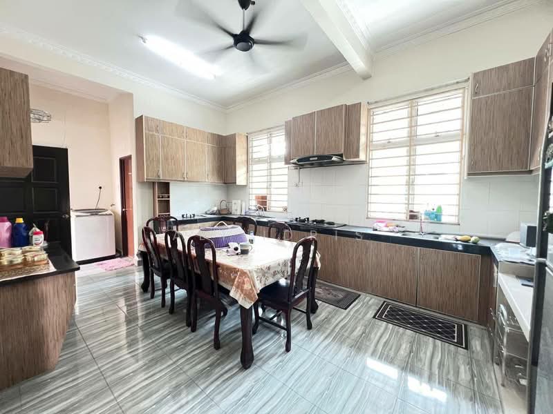 Taman Bangi Villa untuk Untuk Dijual - RM 1,990,000, Feb 2026 - Kitchen - PropertyGuru.com.my