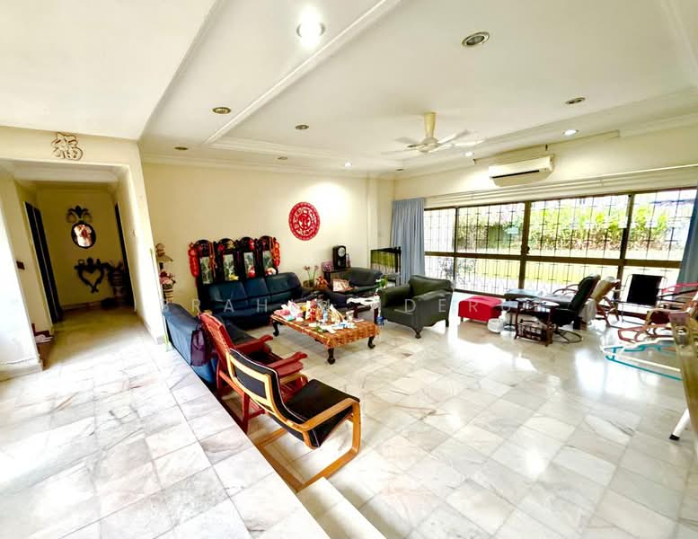 Bungalow @ Seksyen 4 Shah Alam untuk Untuk Dijual - RM 1,900,000, Feb 2026 - Living Room - PropertyGuru.com.my