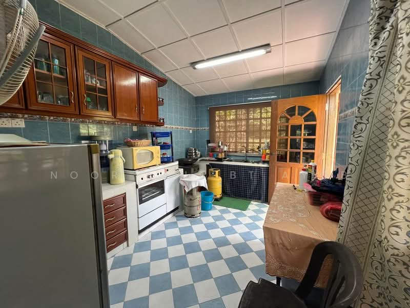 Bungalow for Sale in Port Dickson (Negeri Sembilan) - Noor Aini Bt Ayob - Kitchen - PropertyGuru.com.my