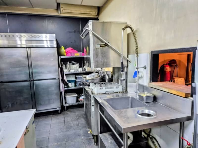 Centrestage Petaling Jaya untuk Untuk Disewa - RM 18,000 /bulan, Mac 2026 - Kitchen - PropertyGuru.com.my