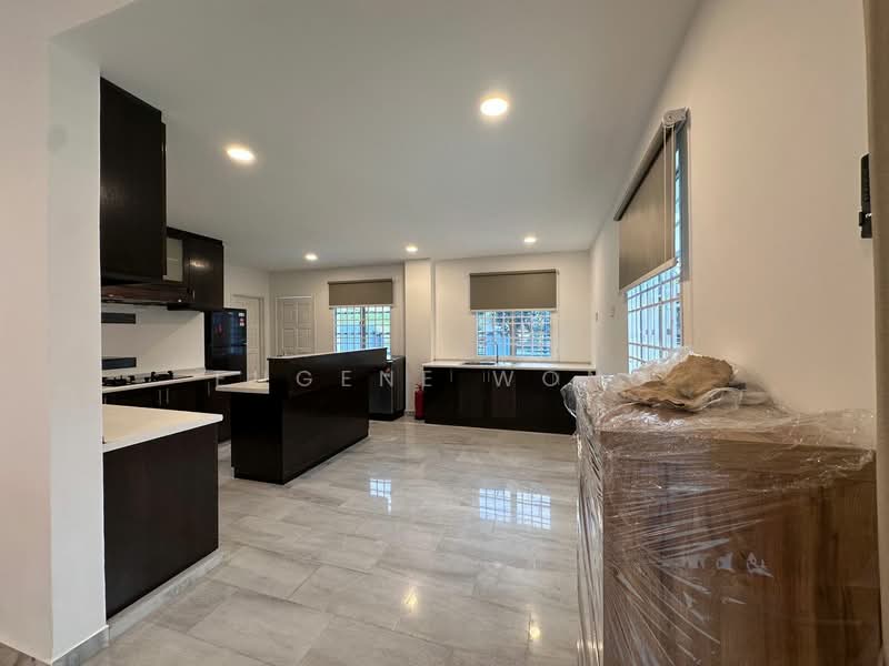 Semi-Detached House for Sale in Bandar Putra Permai (Seri Kembangan) - Eugene Wong - Kitchen - PropertyGuru.com.my