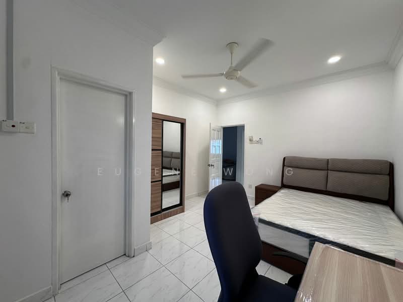 Semi-Detached House for Sale in Bandar Putra Permai (Seri Kembangan) - Eugene Wong - Bedroom - PropertyGuru.com.my