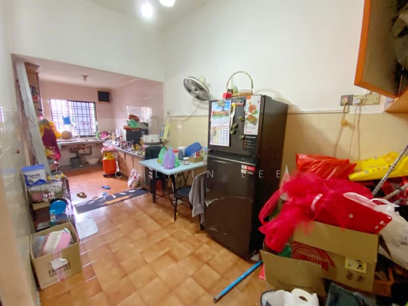 1-storey Terraced House for Sale in Taman Johor Jaya (Johor Bahru) - Calvin Lee - Kitchen - PropertyGuru.com.my